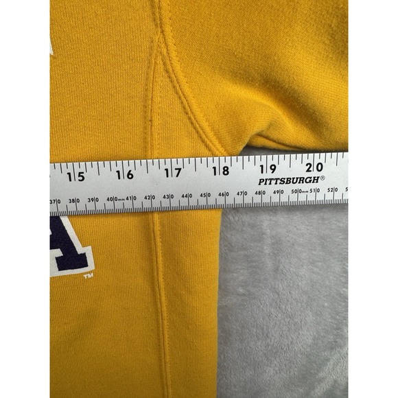 VTG Russell East Carolina University ECU Pirates Crewneck Sweatshirt Small 18x26 - Picture 4 of 5